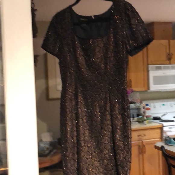 Chaudry beautifully sequinned dress.  Size m - Picture 5 of 5